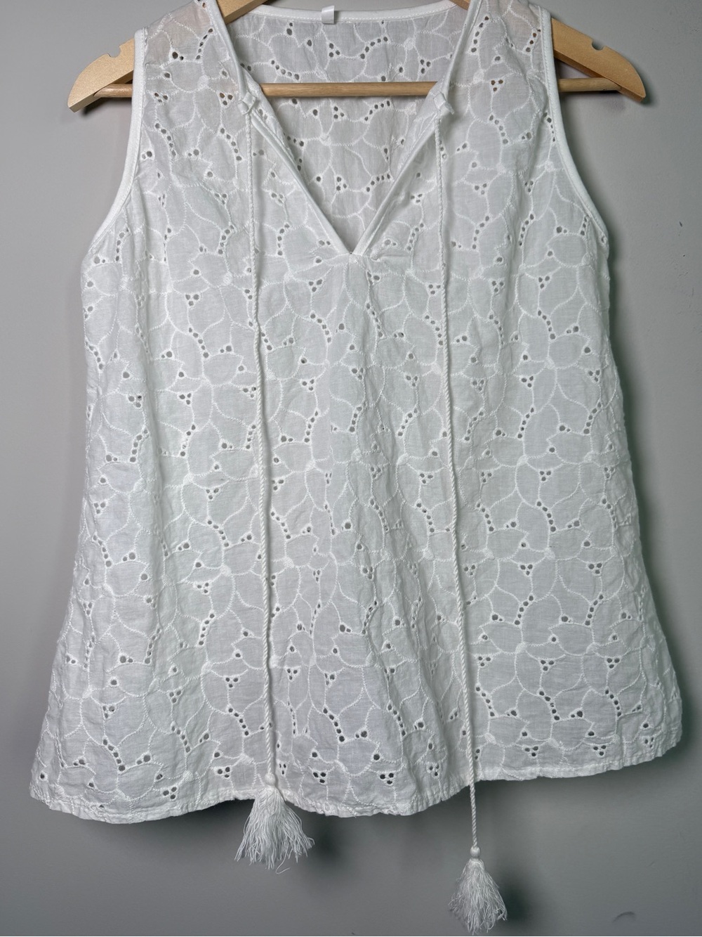 White Allover Eyelet Sleeveless Tank Top Tassel Tie V-Neck Boho Cottagecore M/L
